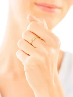 Pierścionek z żółtego złota z brylantem - 0,08 ct - próba 585