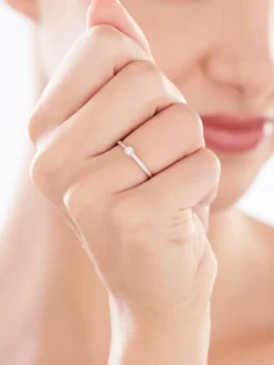 Pierścionek z żółtego złota z diamentami - 0,06 ct - próba 375