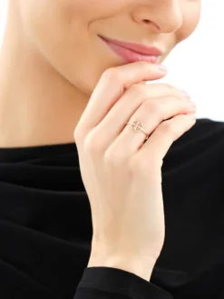 Pierścionek z żółtego złota z diamentem - koniczyna - 0,006 ct - próba 585