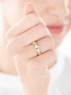 Pierścionek z żółtego złota z diamentami  - kwiaty - 0,05 ct - próba 585