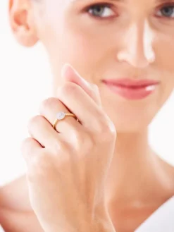 Pierścionek z żółtego złota z diamentami - 0,09 ct - próba 375