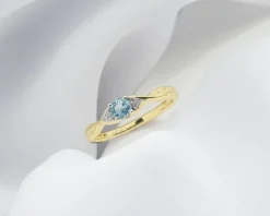 Pierścionek z żółtego złota z diamentami i topazem - próba 375