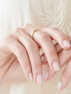 Pierścionek z żółtego złota z diamentami - 0,02 ct - próba 375