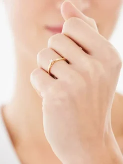 Pierścionek z żółtego złota z brylantem - 0,08 ct - próba 585