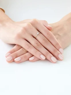 Pierścionek z żółtego złota z diamentami - 0,06 ct - próba 375