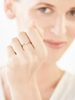 Pierścionek z żółtego złota z brylantami - 0,08 ct - próba 585