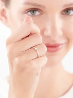 Pierścionek z żółtego złota z diamentami - 0,14 ct - próba 585