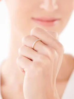 Pierścionek z żółtego złota z diamentami - 0,03 ct - próba 375