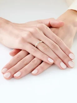 Pierścionek z żółtego złota z diamentami - 0,09 ct - próba 585