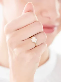 Pierścionek z żółtego złota z diamentami - sygnet - 0,06 ct - próba 585