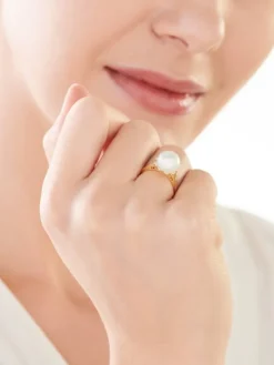 Pierścionek z żółtego złota z diamentami i perłą - próba 585