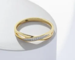 Pierścionek  z żółtego złota z diamentami - 0,02 ct - próba 375