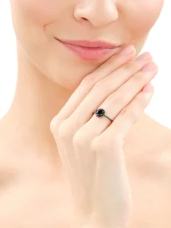 Pierścionek z żółtego złota z czarnymi brylantami i onyksem - próba 585