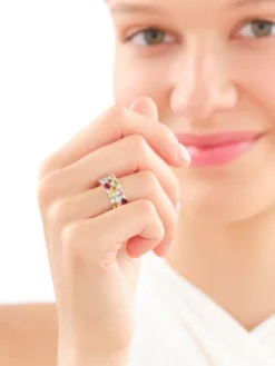 Pierścionek z żółtego złota z brylantami i kamieniami ozdobnymi - próba 585