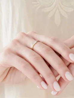 Pierścionek z żółtego złota z brylantami - 0,03 ct - próba 585