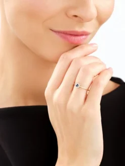 Pierścionek z żółtego złota z diamentami i szafirem - próba 585