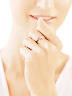 Pierścionek z żółtego złota z brylantami - 0,11 ct - próba 585