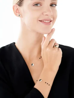 Pierścionek z żółtego złota z diamentami i emalią - sygnet - yin yang - 0,01 ct - próba 375