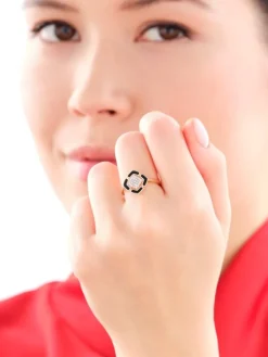 Pierścionek z żółtego złota z diamentami i emalią - 0,08 ct - próba 585