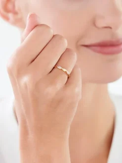 Pierścionek z żółtego złota z diamentami - 0,04 ct - próba 375