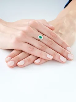 Pierścionek z żółtego złota z brylantami i szmaragdem - próba 585