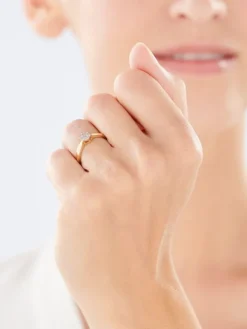 Pierścionek z żółtego złota z diamentami - 0,05 ct - próba 375