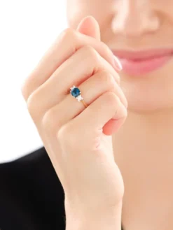 Pierścionek z żółtego złota z diamentami i topazem London Blue - próba 585