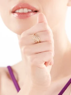 Pierścionek z żółtego złota z diamentami - 0,10 ct - próba 585