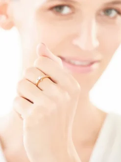 Pierścionek z żółtego złota z brylantem - 0,12 ct - próba 585