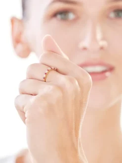 Pierścionek z żółtego złota z diamentami i rubinami - próba 375