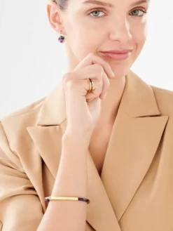 Pierścionek ze stali szlachetnej z detalem z masy żywicznej