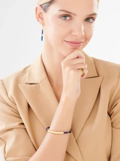 Pierścionek ze stali szlachetnej z detalem z masy żywicznej