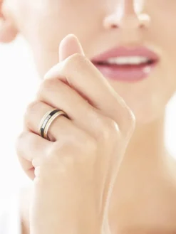 Pierścionek ze stali szlachetnej z cyrkoniami