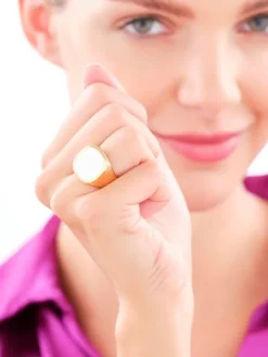 Pierścionek ze stali szlachetnej z emalią - sygnet