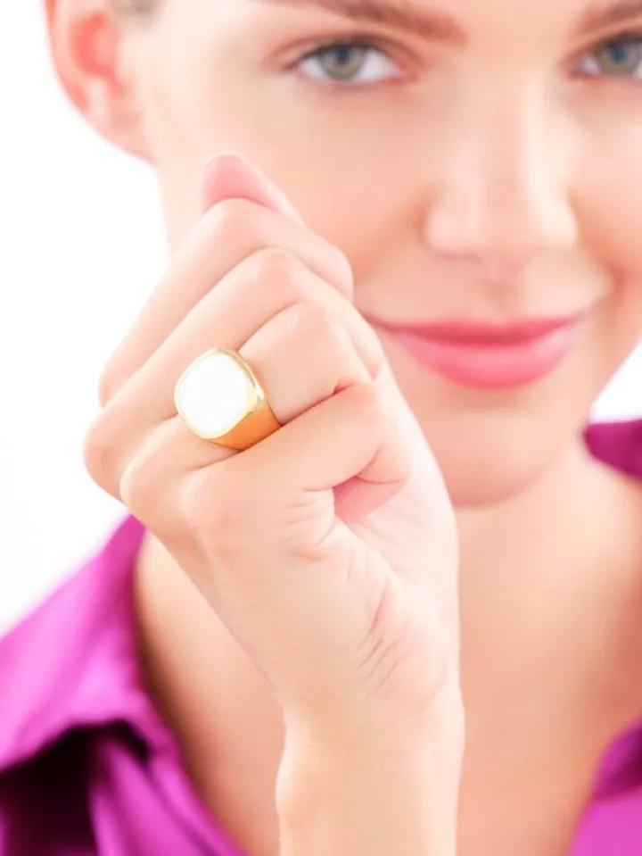 Pierścionek ze stali szlachetnej z emalią - sygnet