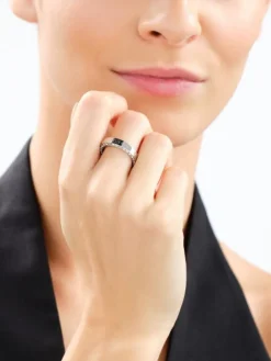 Pierścionek ze stali szlachetnej z kryształami