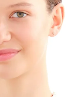 Pojedynczy kolczyk z żółtego złota z diamentem - litera K - 0,004 ct - próba 375