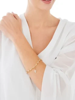 Zawieszka charms z żółtego złota z diamentami - aniołek - 0,01 ct - próba 375