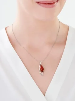 Zawieszka srebrna z bursztynem