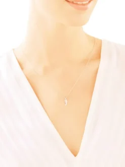 Zawieszka z białego złota z diamentami - medalik Matka Boska - 0,006 ct - próba 585