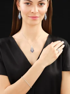 Zawieszka z białego złota z brylantami i szafirami cejlońskimi - piórko - próba 750