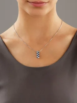 Zawieszka z białego złota z brylantami i szafirami - próba 585