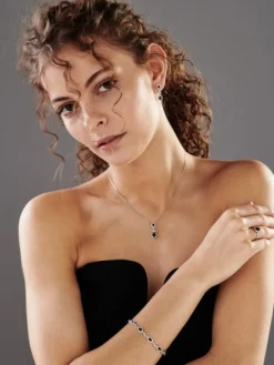 Zawieszka z białego złota z brylantami i szafirami - próba 585