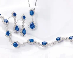 Zawieszka z białego złota z brylantami i szafirami - próba 585