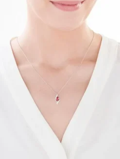 Zawieszka z białego złota z diamentami i rubinem syntetycznym - próba 375