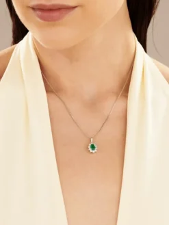 Zawieszka z białego złota z brylantami i szmaragdem - próba 585