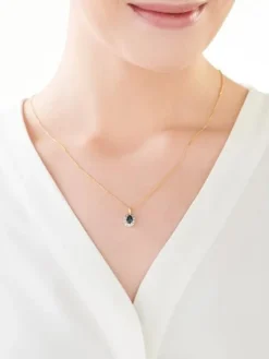 Zawieszka z żółtego i białego  złota z diamentami i szafirem - próba 585