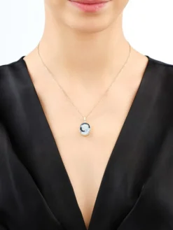 Zawieszka z żółtego złota z brylantem i agatem - kamea - próba 585