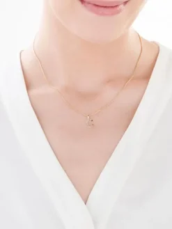 Zawieszka z żółtego złota z diamentem - litera C - 0,003 ct - próba 375