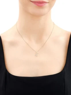 Zawieszka z żółtego złota z diamentem - litera O - 0,003 ct - próba 375